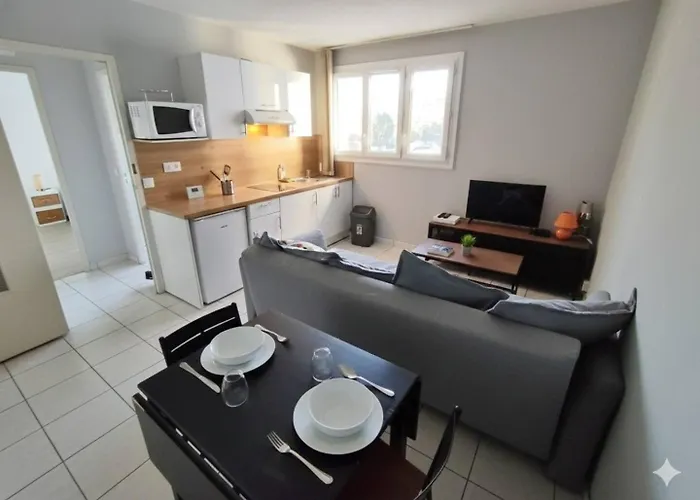 Appartement Chaleureux Et Place De Parking Nantes